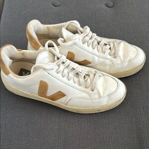 Veja Cream and Caramel Casual Sneakers